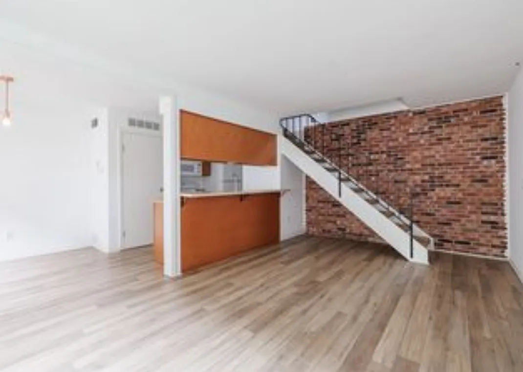 2 bed, 844 sqft, $1,600 — Photo 2