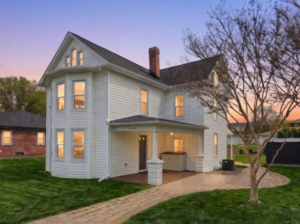 17 N 3rd St, Mount Wolf, PA 17347