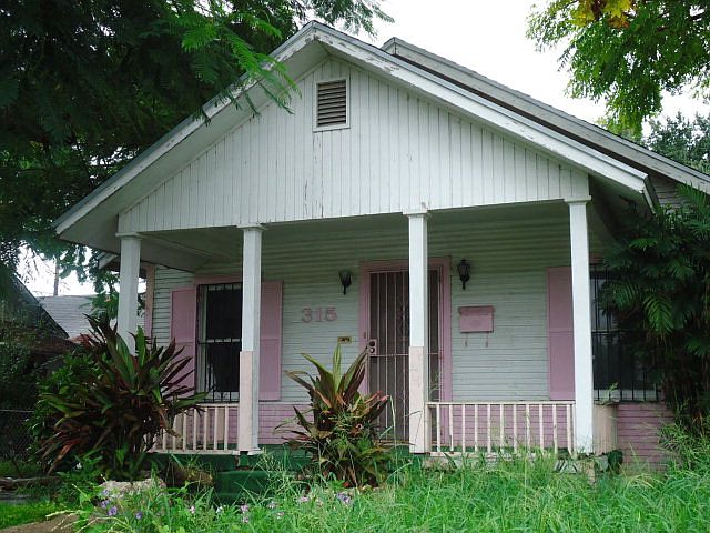 1st image of 315 E Saint Francis St