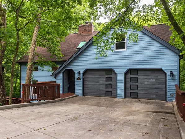 5420 NW Foxhill Rd, Parkville, MO 64152