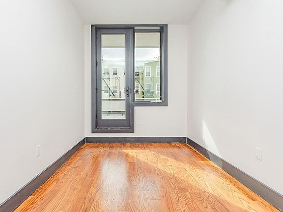 3rd image of 895 Willoughby Ave #3F