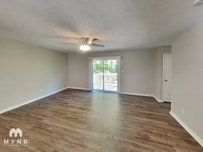1106 Lady Banks Dr — Photo 6