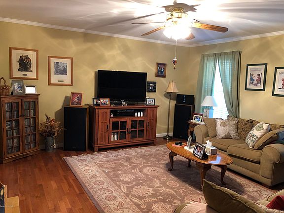 5th image of 217 Clubhouse Dr