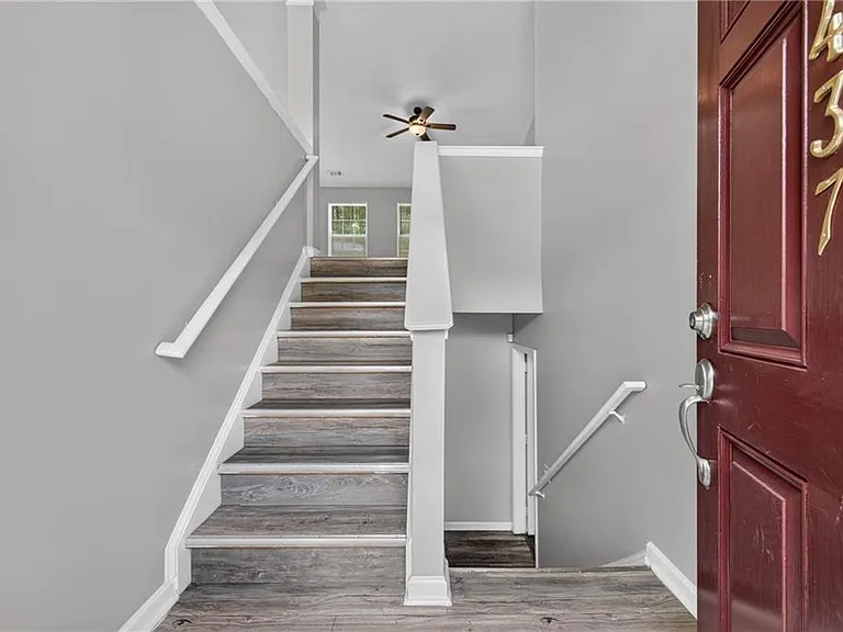 437 Waterbury Way — Photo 3