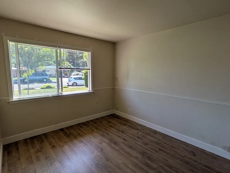 2118 Huron Dr — Photo 4