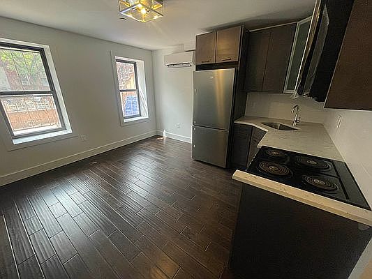 2nd image of 800 Quincy St #1Q