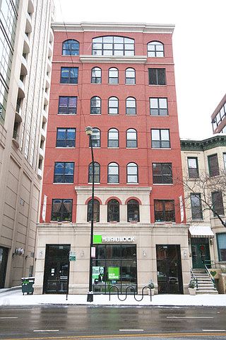 1st image of 742 N La Salle Dr #3