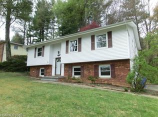 2 Hillview Rd, Asheville, NC 28805