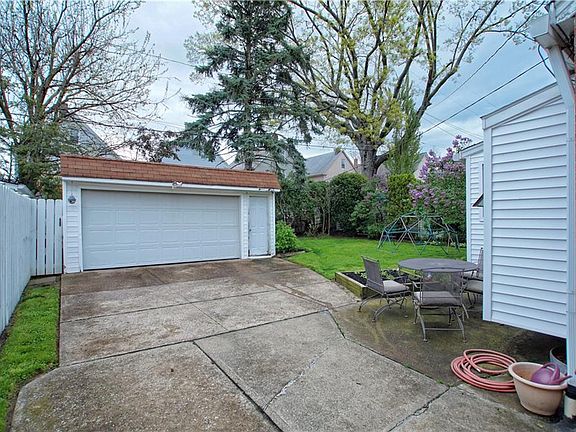 4th image of 1501 Parkwood Rd