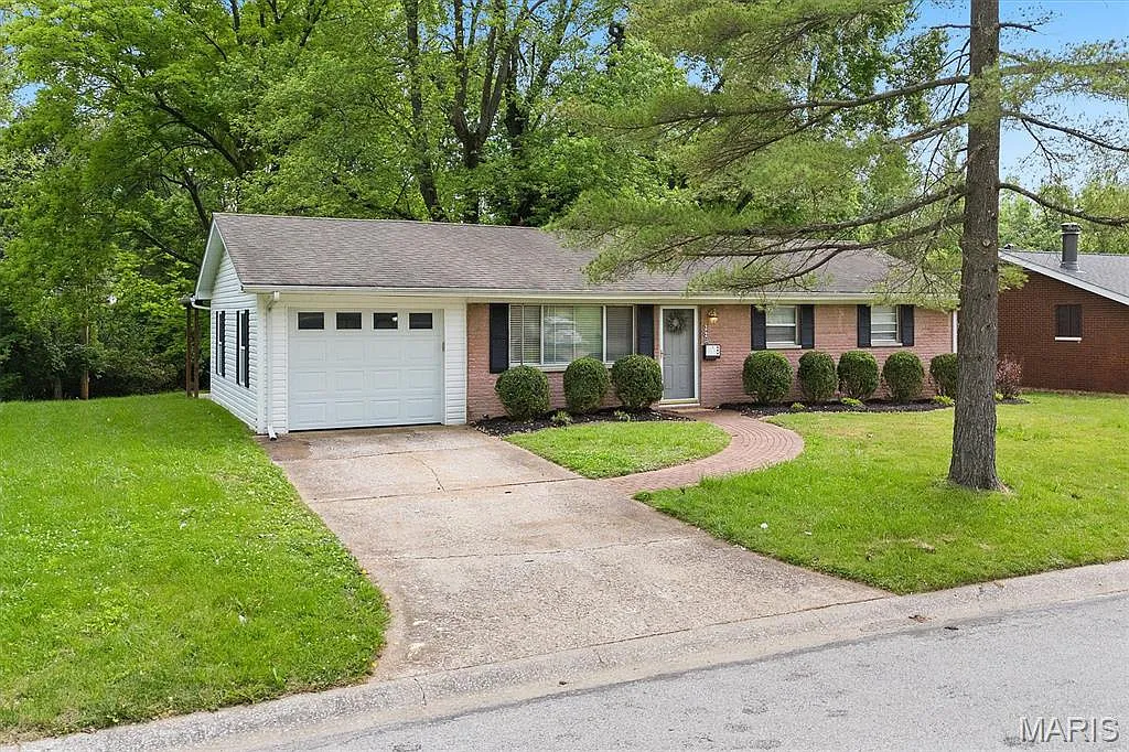 22 Briarwood Dr photo 1