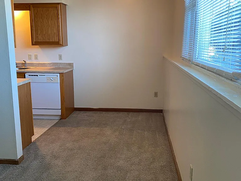 716 S Sheridan St — Photo 5