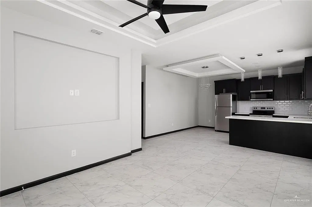 3 bed, 2.0 bath, 1040 sqft, $1,050 — Photo 3