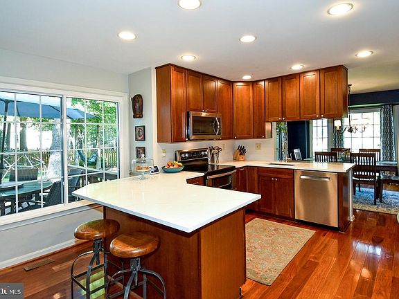 4th image of 4258 Chambord Ln