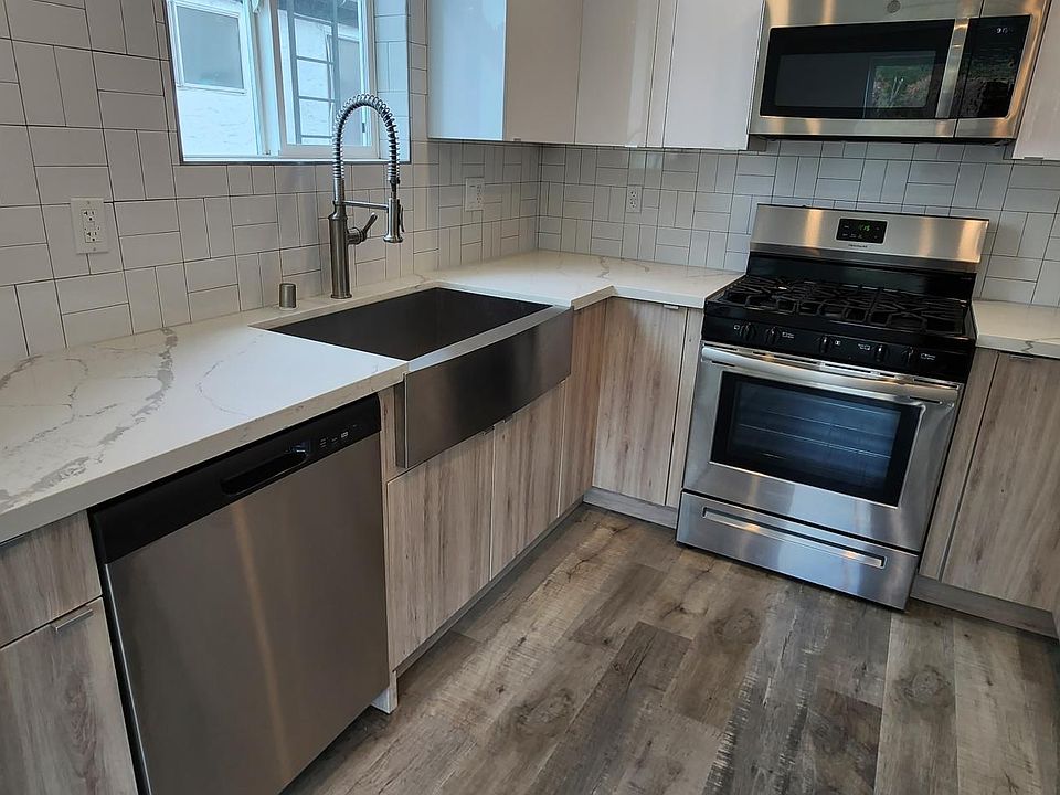 1st image of 12648 Oxnard St #12648