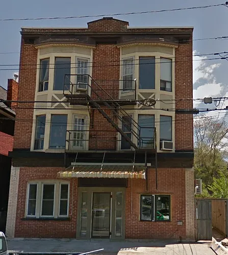 8 Locke St N Photo 1