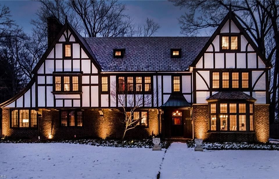 1st image of 2549 Fairmount Blvd