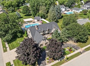 820 Byron Dr, Oconomowoc, WI 53066