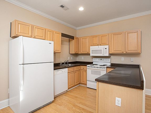 5th image of 908 Onslow St #B