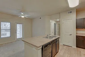 Hutchins Gateway Apartments — Photo 27