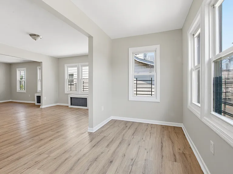 323-325 Myrtle Ave #2 — Photo 3