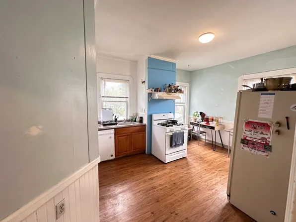 154 Walnut St #1, Somerville, MA 02145