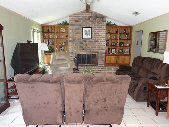 Family Room ( 3 of 5 )