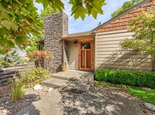 588 S Mountain Ave, Ashland, OR