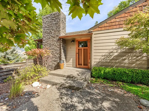 588 S Mountain Ave, Ashland, OR 97520