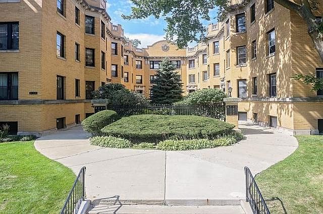 1st image of 4822 S Dorchester Ave APT 2