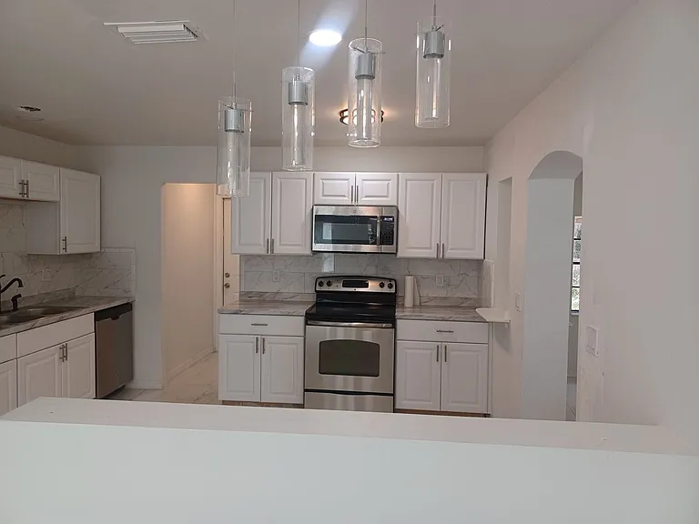 2627 Saint Charles St — Photo 5