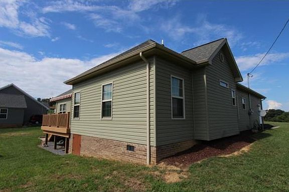3rd image of 1065 Henderson Ct