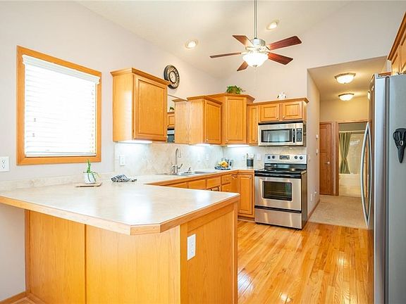 3rd image of 2075 SE Leeann Dr