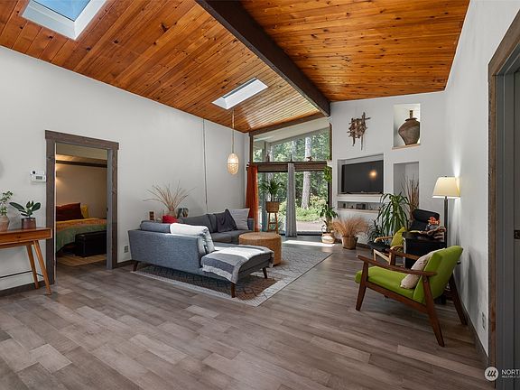 3rd image of 360 E Saint Andrews Drive