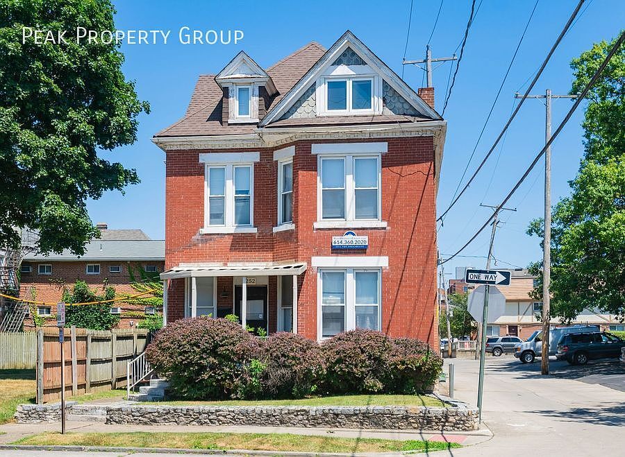 1st image of 252 W 8th Ave
