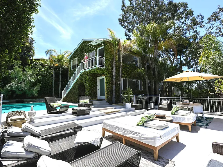 2069 Paramount Dr — Photo 1