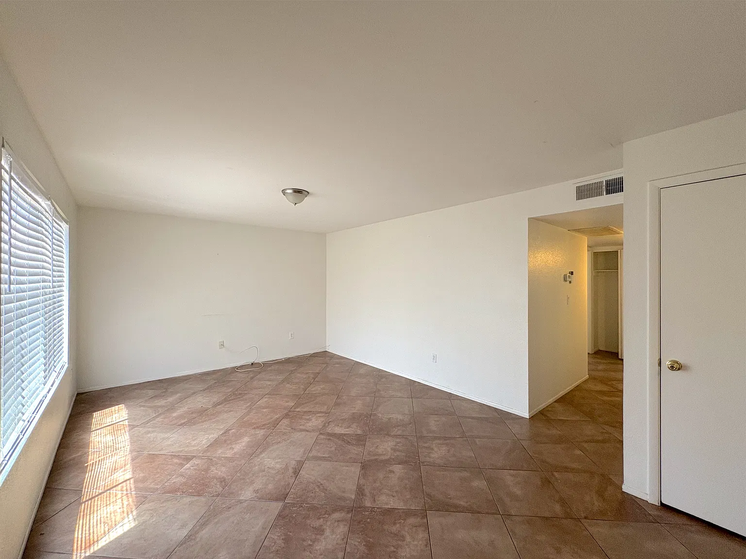 3 bed, 1308 sqft, $2,250 — Photo 3