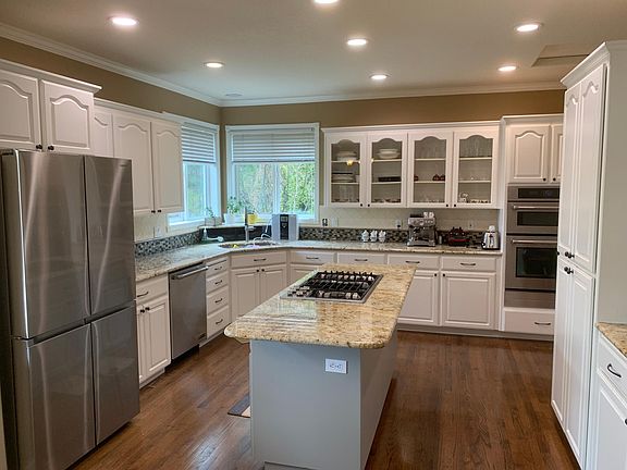 2nd image of 17790 Marylcreek Dr