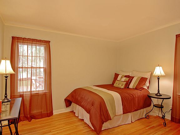 Wonderful guest bedroom or sun room for cozy naps or restful reading time