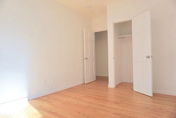 Rented by NYLA Realty | media 8
