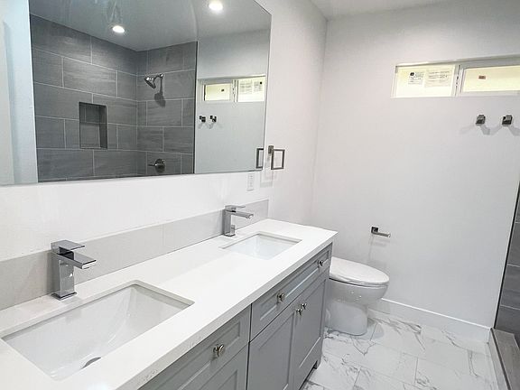 4th image of 903A W Cienega Ave
