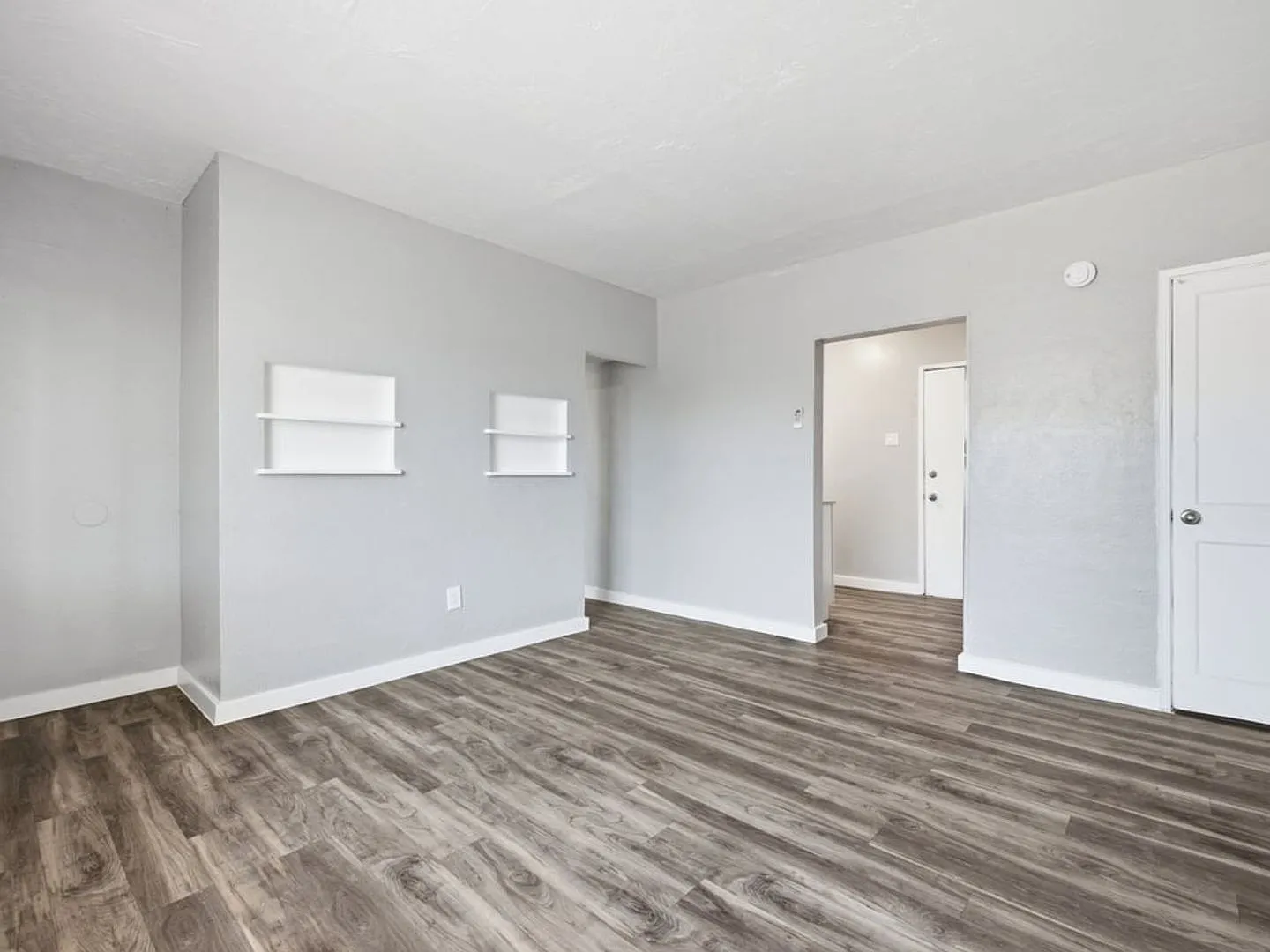 1 Bedroom 1 Bathroom — Photo 4