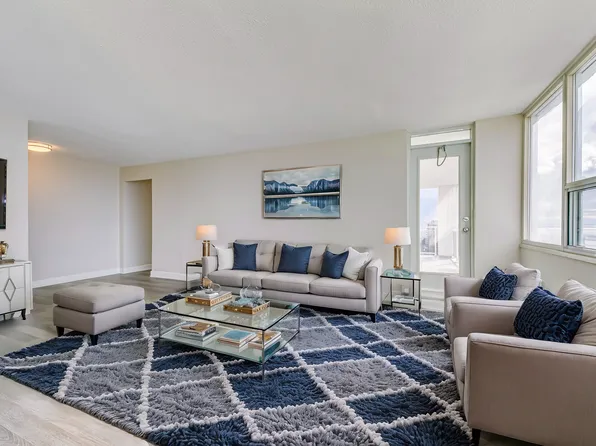 199 Queen Mary Dr, Oakville, ON L6K 3K7