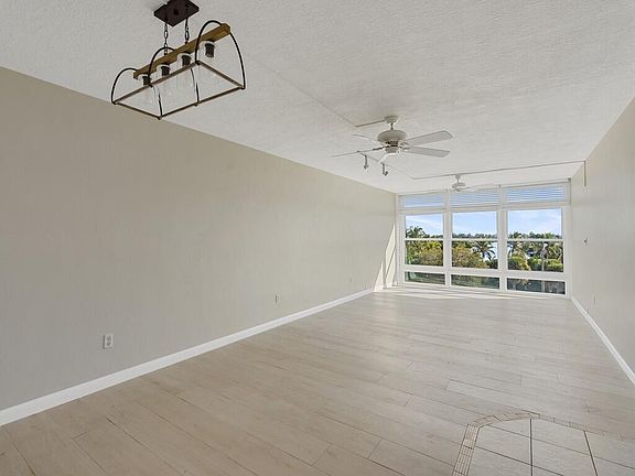 4th image of 2333 Indian River Boulevard #502