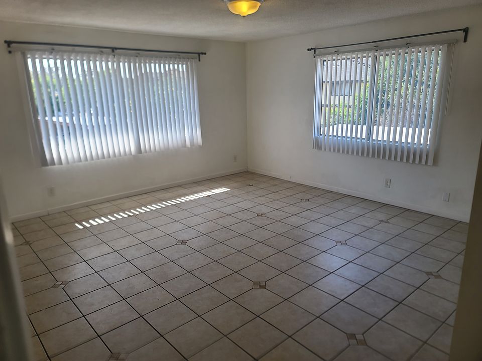 LARGE LIVING AREAS