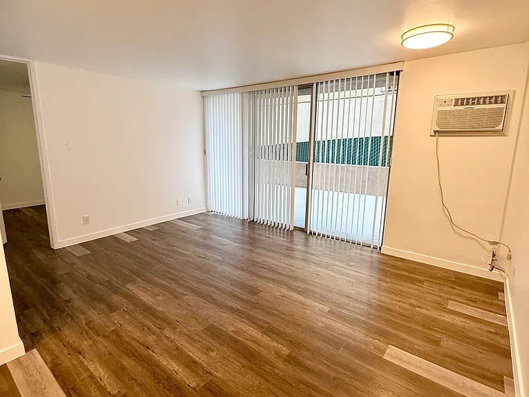 1617 N Poinsettia Place — Photo 17