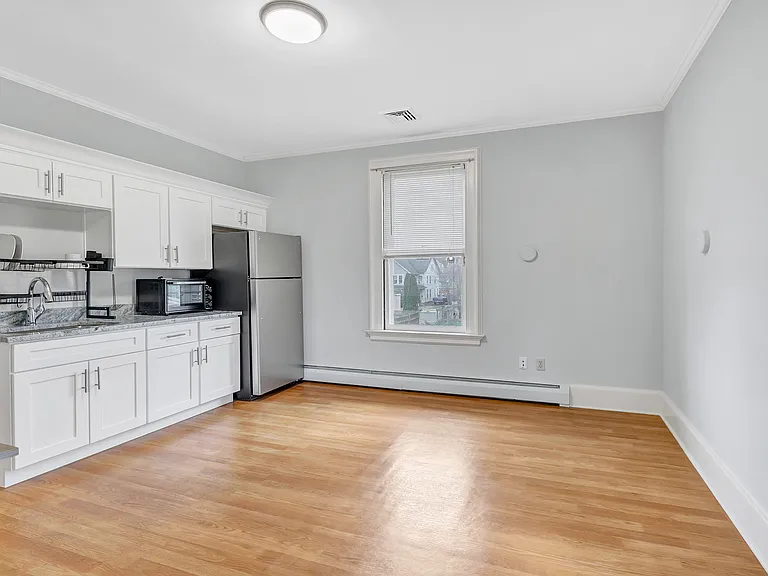 292 Coram Ave — Photo 6