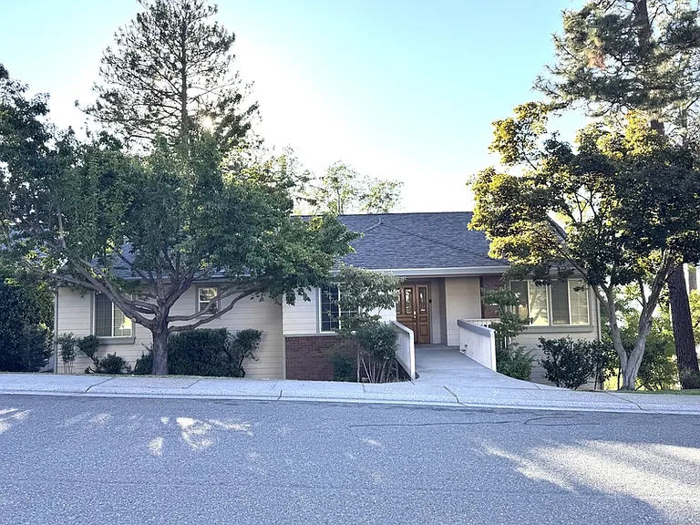 146 Northridge Dr — Photo 2