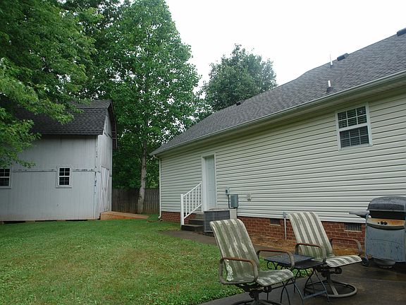 4th image of 2548 Lismore Dr
