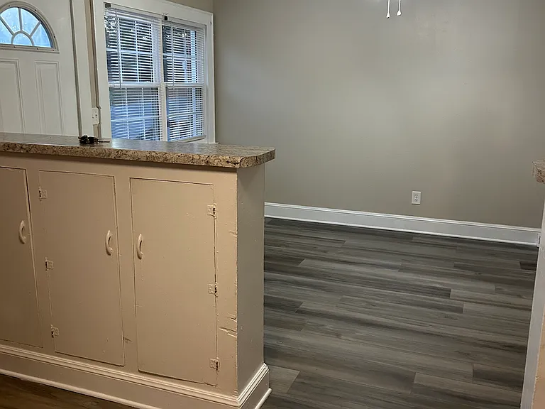 305 Stowe Ave — Photo 4