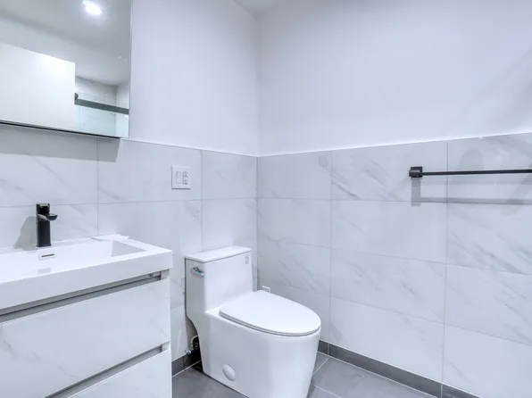 46-40 Vernon Boulevard image 12 of 14